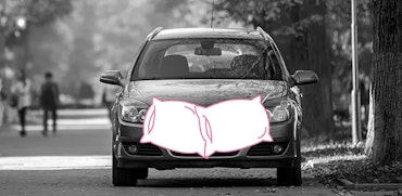 coche con almohadas